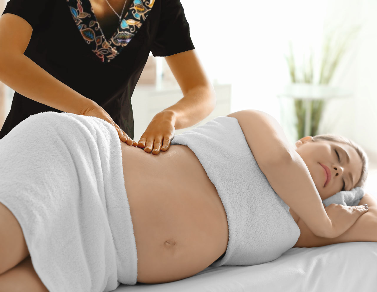 «Массаж для беременных: забота о маме и малыше»